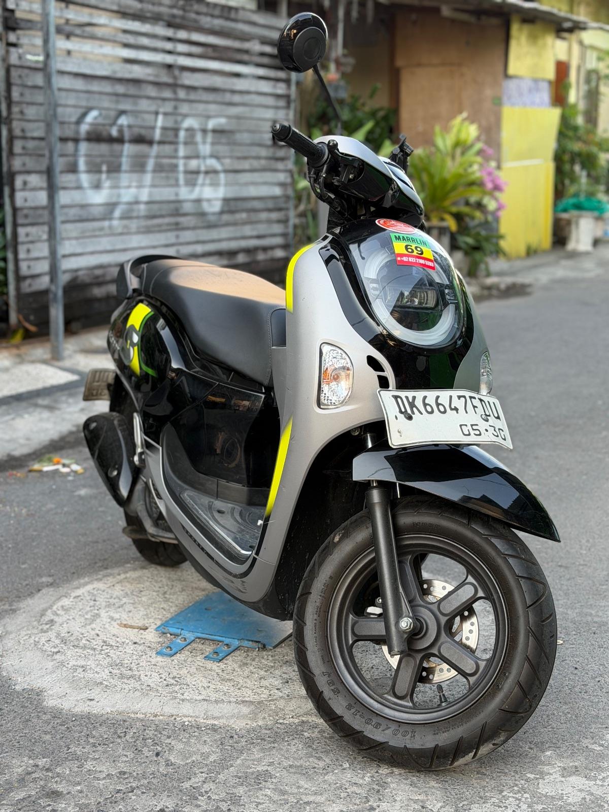 Honda Scoopy 2025 at Marrlin Scooter Rental